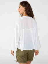 Load image into Gallery viewer, Wide Sleeve White Blouse