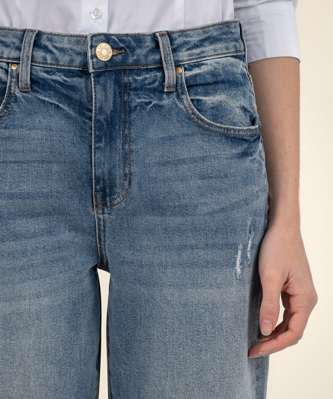 Ashley Slouchy Barrel Straight Leg - Leadership Wash