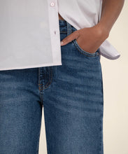 Load image into Gallery viewer, Ashley Barrel - Moderate Wash